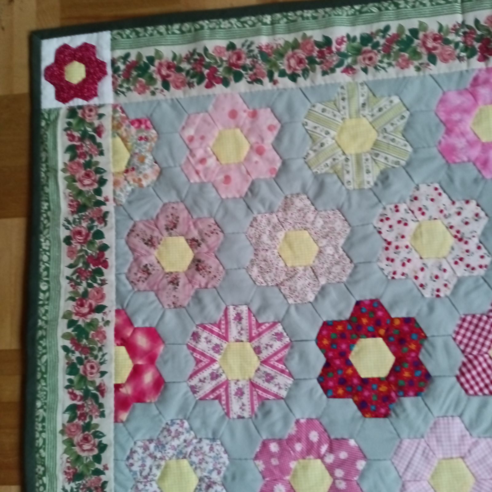 ✨四季の花✨パッチワークタペストリー パッチワークキルト タペストリー ✨四季の花✨パッチワーク