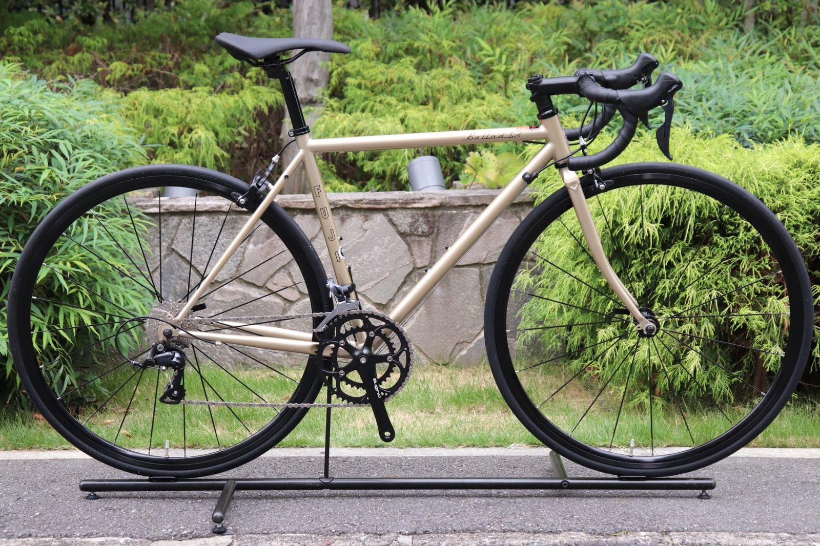 フジ FUJI バラッドオメガ BALLAD Ω 2025 49サイズ シマノ ソラ 9S スチール ロードバイク さいたま浦和店