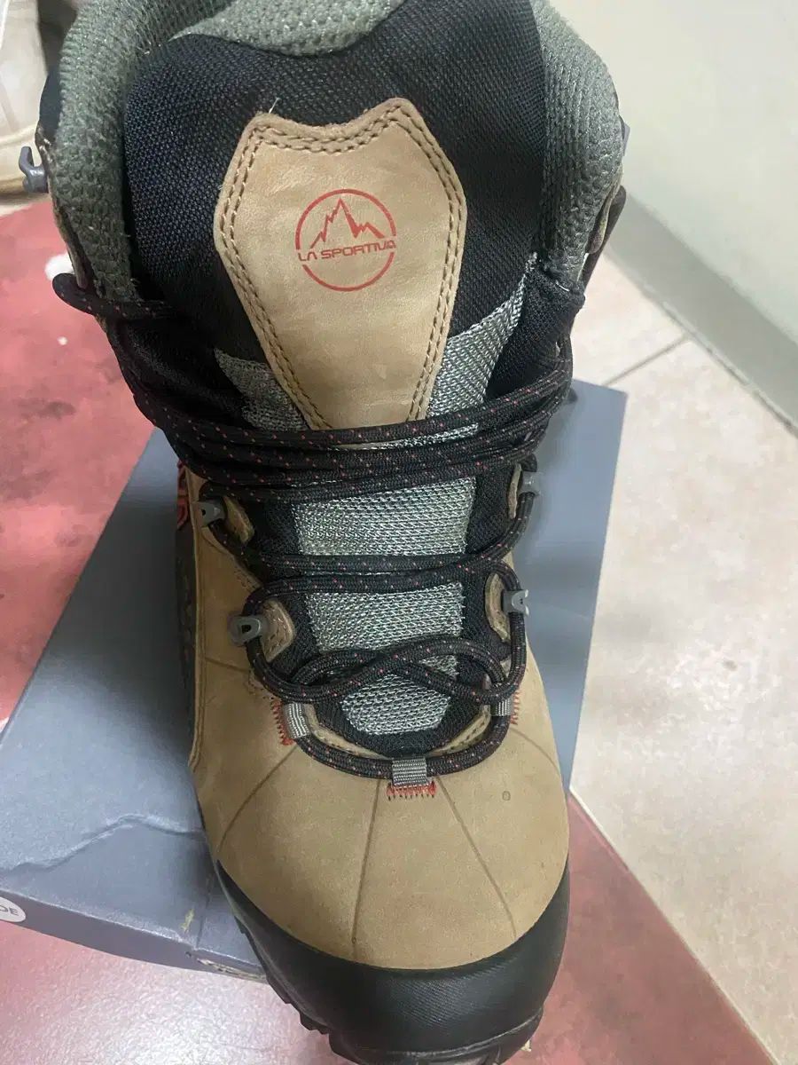 スポルティバ 登山靴 GORE-TEX ブラウン