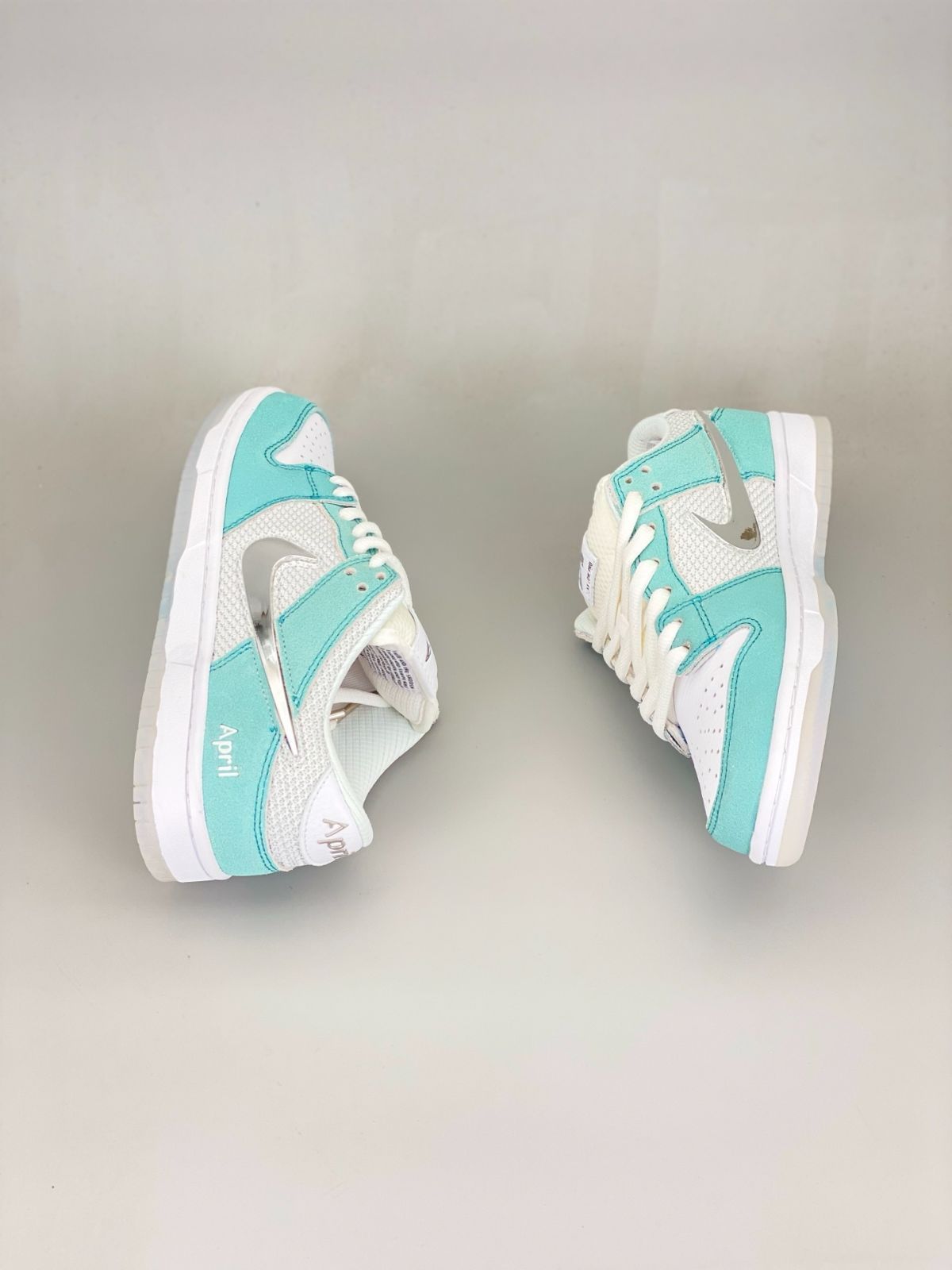 エイプリルスケートボード×ナイキSBダンクロー プロQSホワイトアンドマルチカラ Nike SB x April Skateboards Dunk Low Pro 'White and Multi