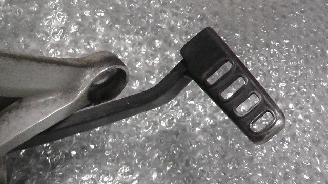 ブレーキペダル