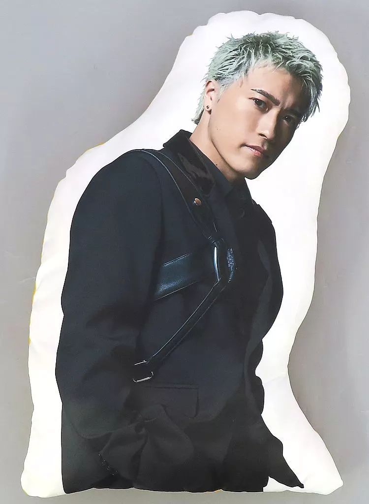 中古】クッション・本体 中務裕太/ROSSO(GENERATIONS ≠ MAD JESTERS 中古】クッション・本体 中務裕太/ROSSO(GENERATIONS ≠ MAD JESTERS