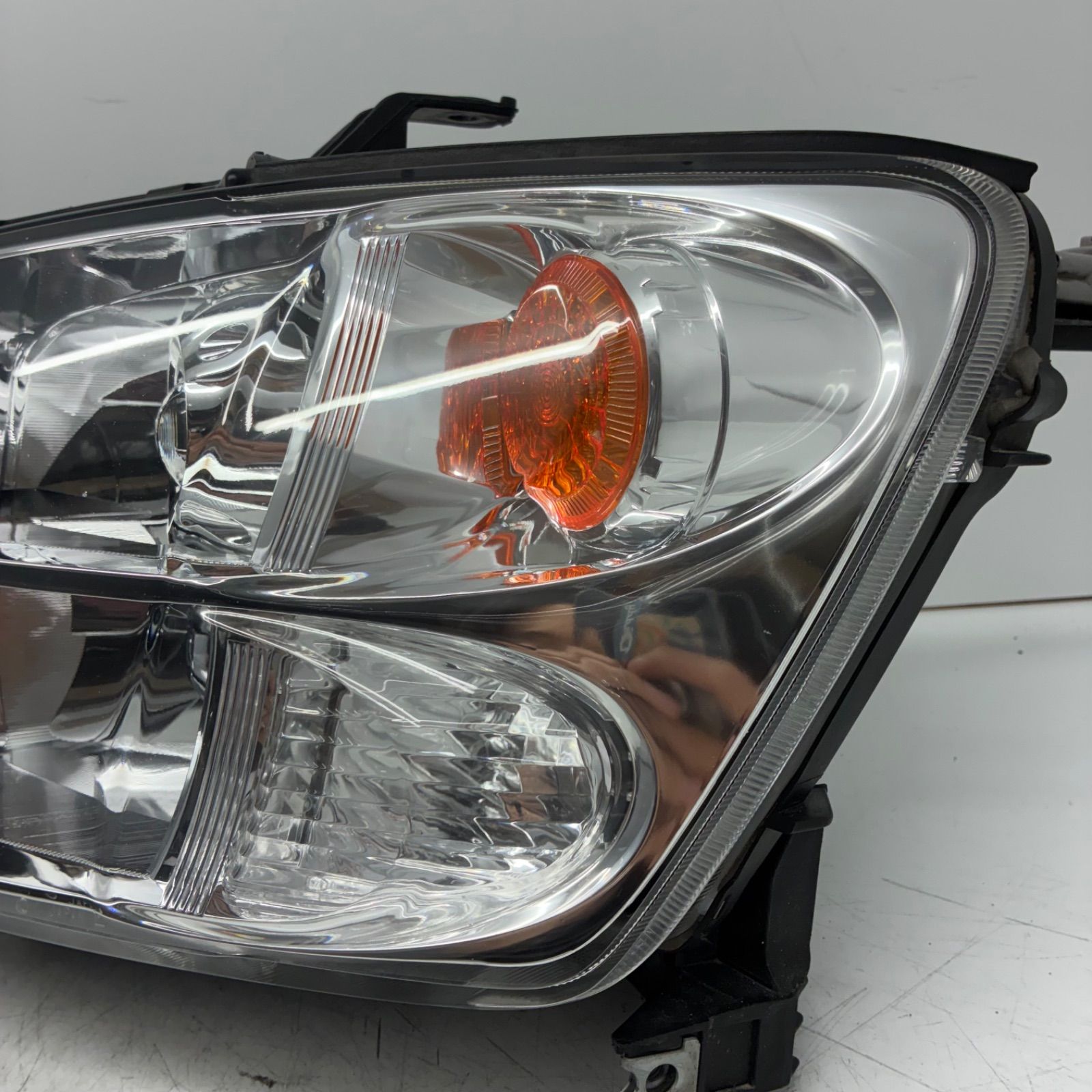 Y 美品【コーティング済】日産 M35 ステージア ヘッドライト Y 美品【コーティング済】日産 M35 ステージア ヘッドライト