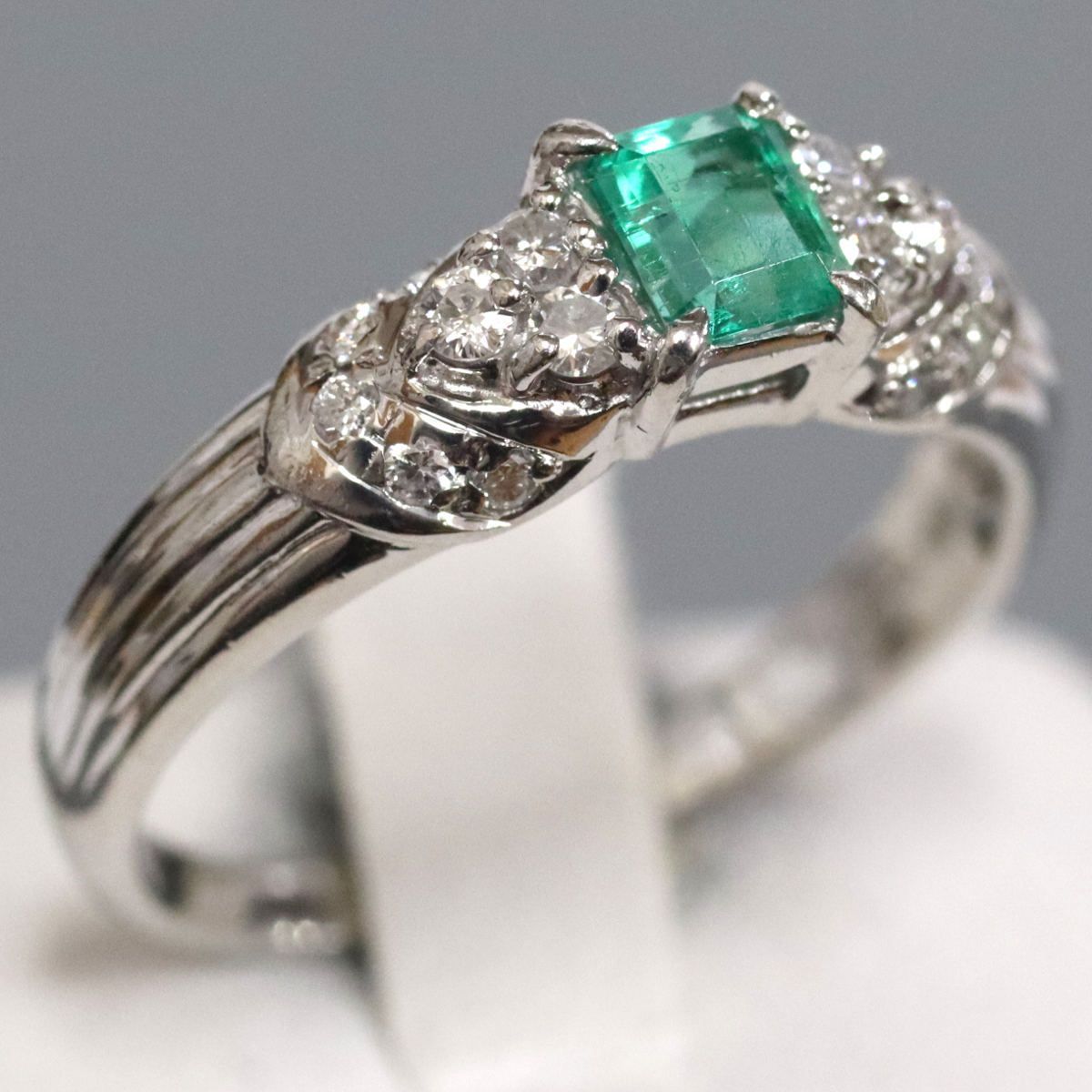 18K/750エメラルドダイヤモンドペンダントトップ 靴モチーフ E0.45 D0  