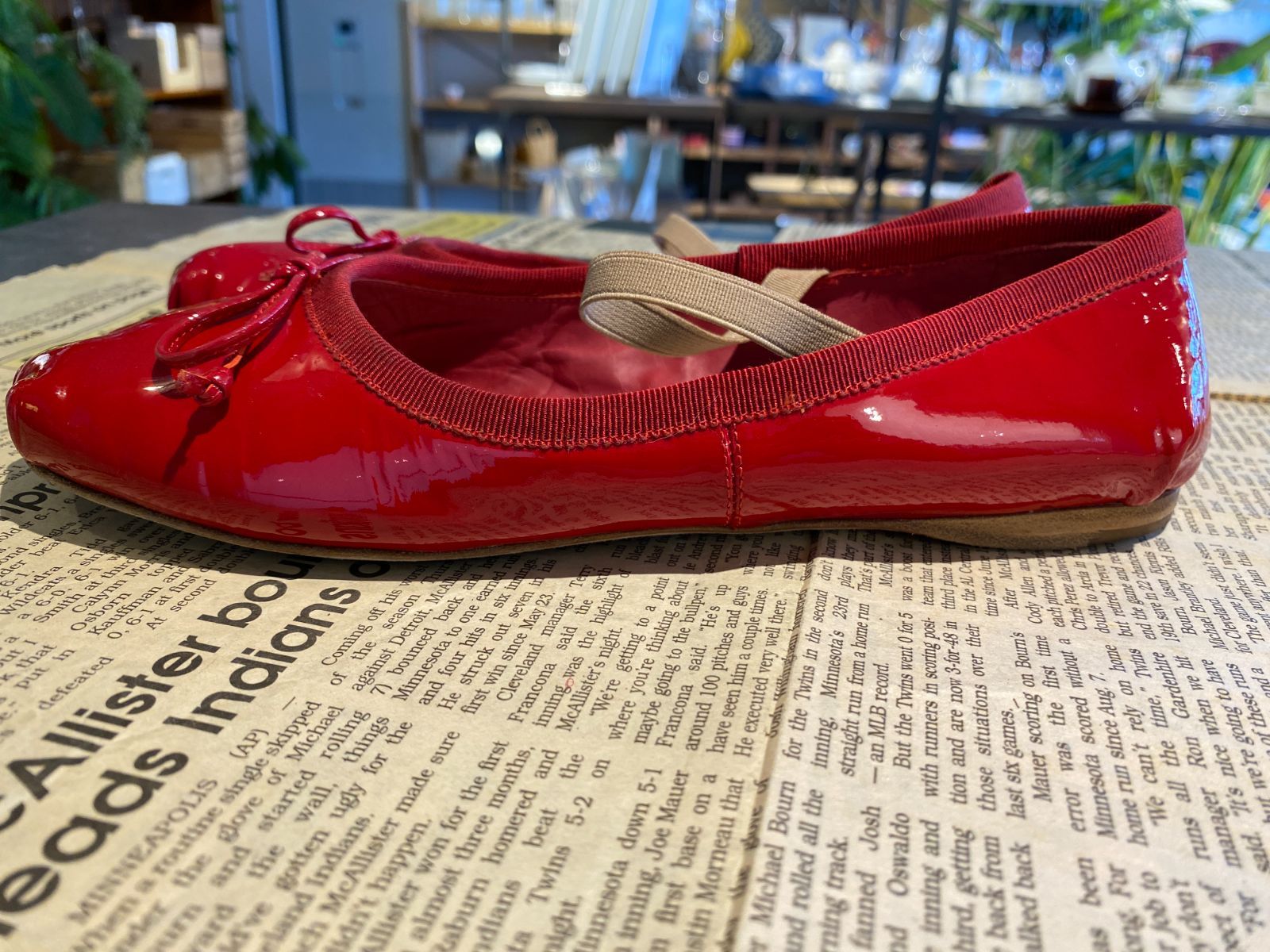 □miumiu ミュウミュウ クロスストラップ バレエシューズ レッド