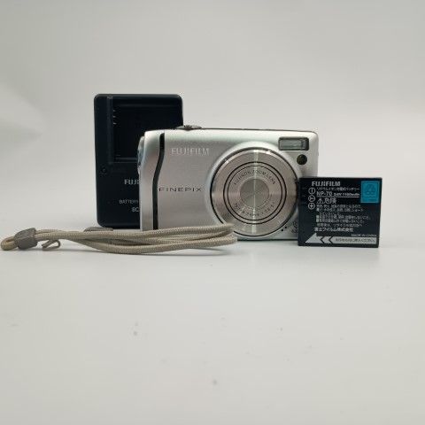 FUJIFILM FINEPIX F40fd シルバー コンパクトデジタルカメラ