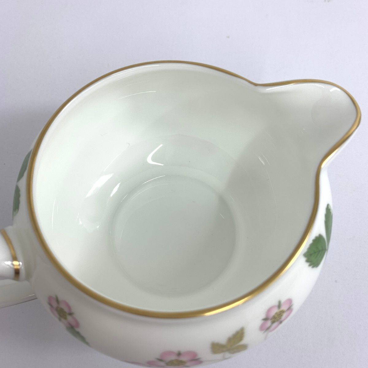 ワイルドストロベリー 食器