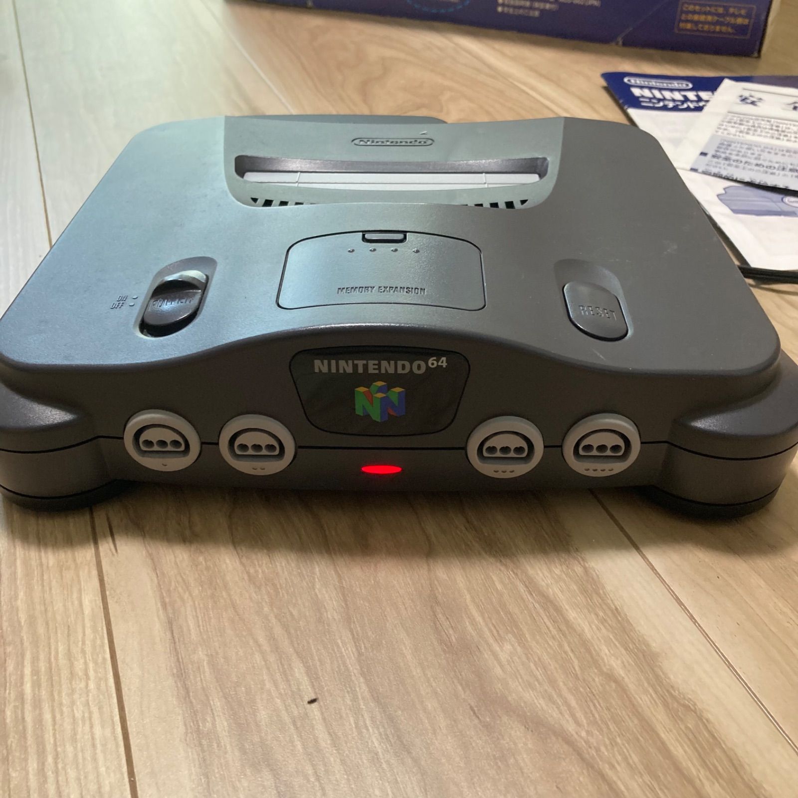 ▼【動作品】 NINTENDO 64 本体 NUS-001 セット売り コントローラー 4個 ソフト 4本 マリオ 大乱闘 まとめ 箱付き 任天堂 N64 (T-120a6) 任天堂⁄NINTENDO 64 NUS-001 ゲーム一式 動作良好 箱付き 美品