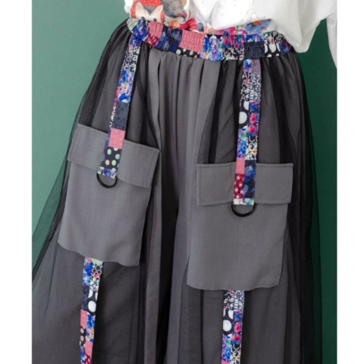 チュールとラインテープのカーゴパンツ