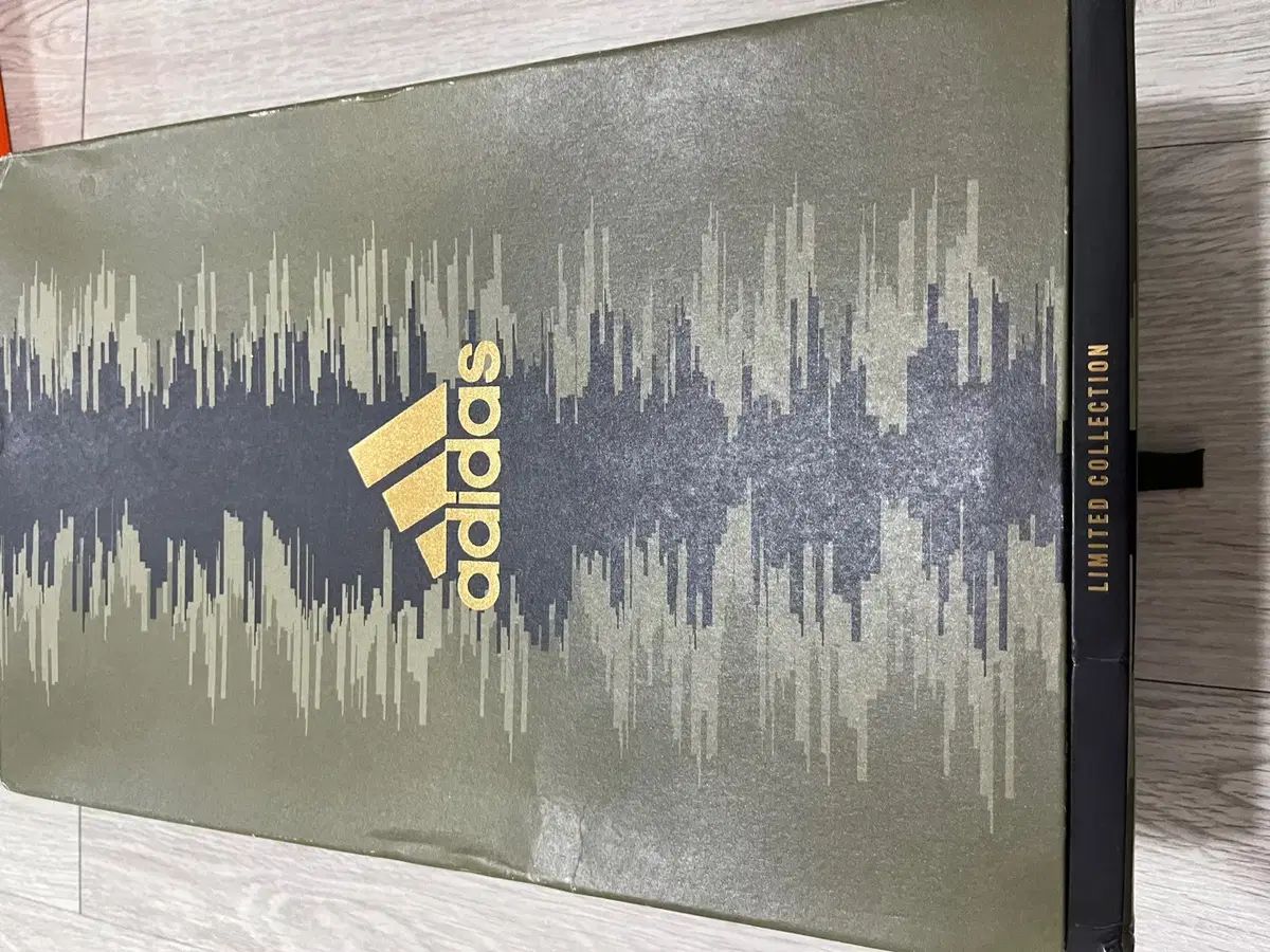 adidas アディダス
