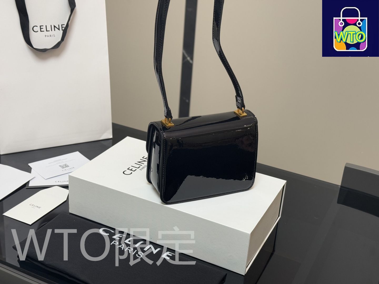 Celine] トリオンフ ラミネートレザー アンダーアームバッグ
