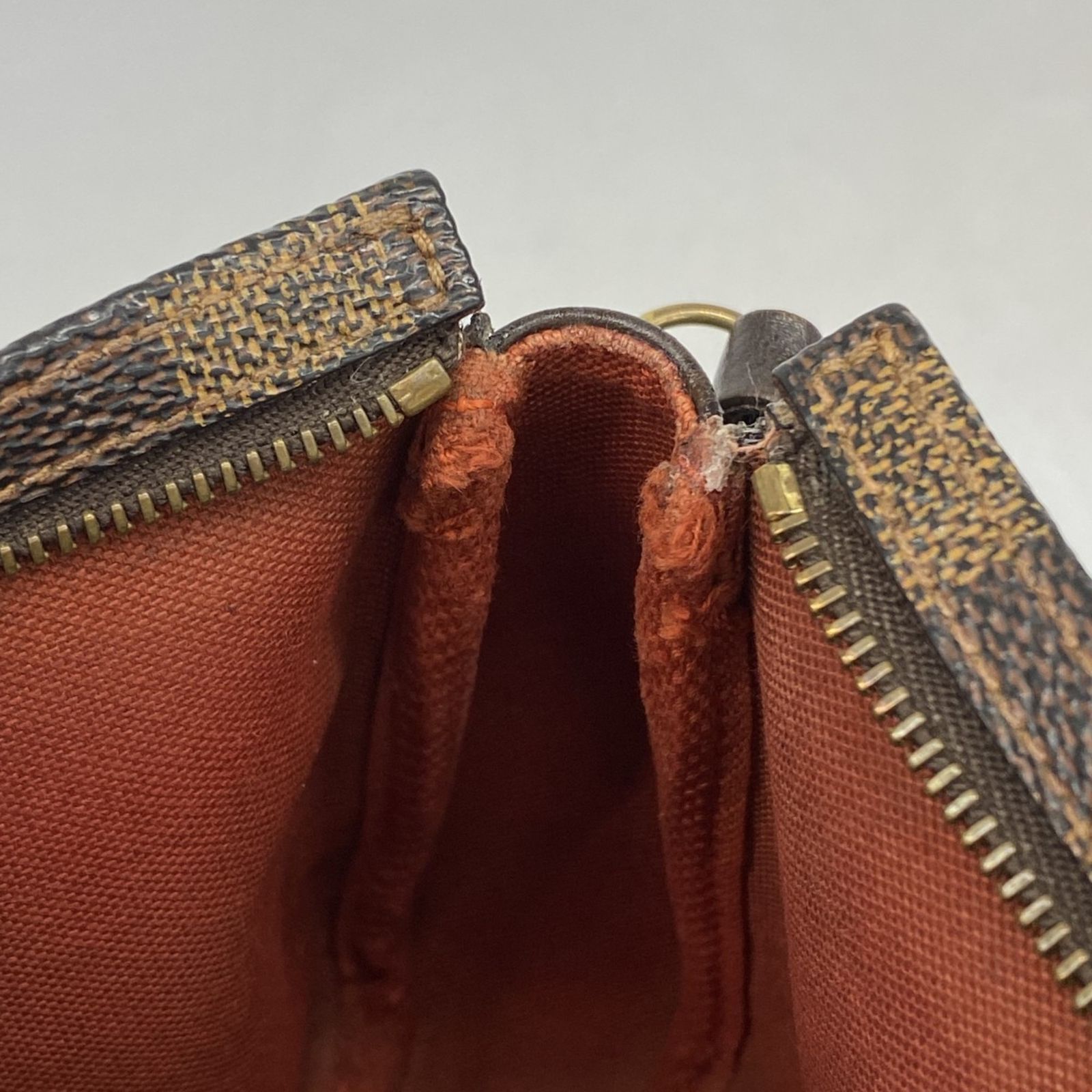 エベヌレディース