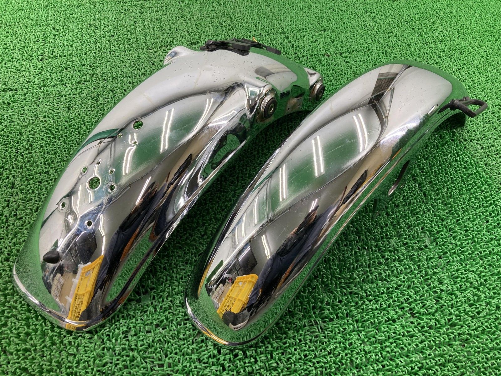 SR400 フェンダーセット 前後 ヤマハ 純正 中古 2005年式外し RH01J-017*** コケキズなし 凹み無し 修復素材に ノーマル戻しに 50 SR400 フェンダーセット 前後 ヤマハ 純正 バイク 部品 2005年式外し