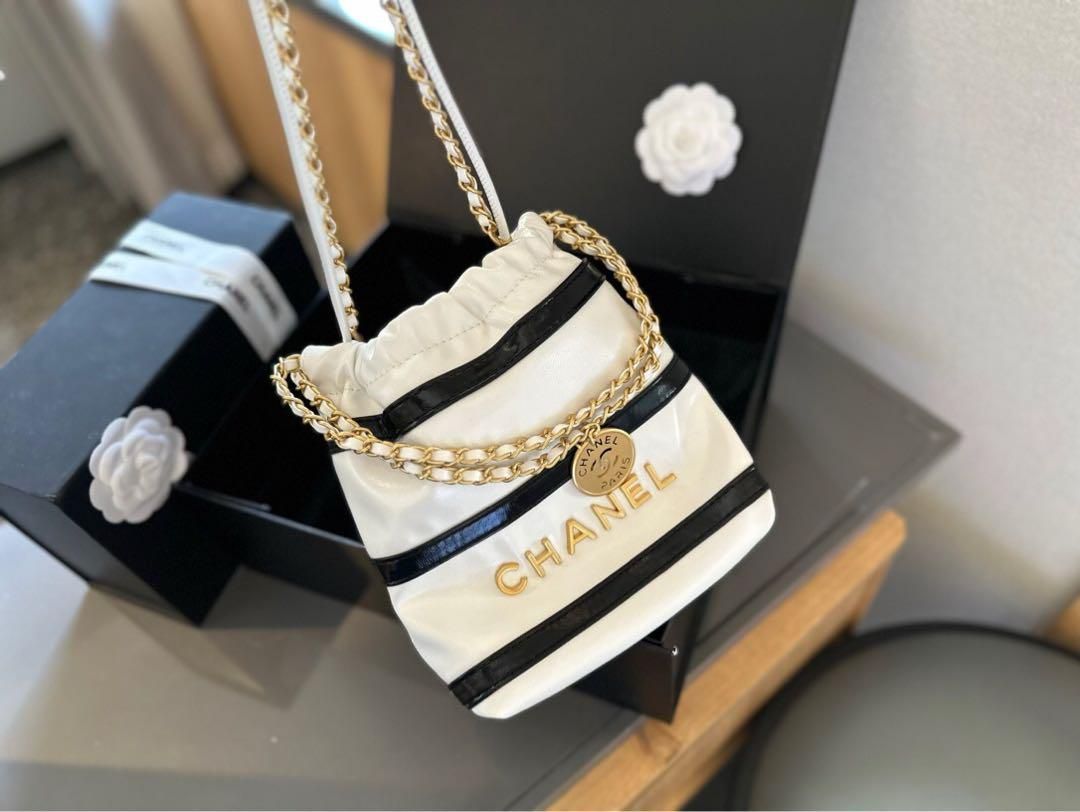 超希少　入手困難　CHANEL シャネル　perfect book 2003 超希少 入手困難 CHANEL シャネル perfect book 2003
