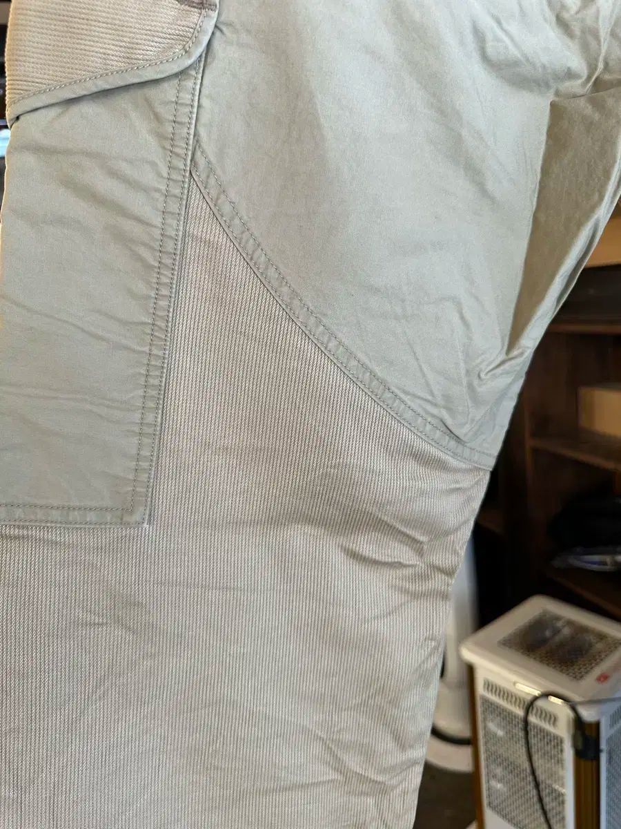 ベージュ