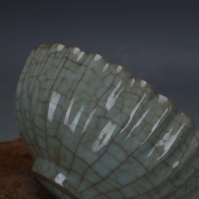青磁 葵口椀 景徳鎮 陶磁器 現代工芸品 美術品 置物 - メルカリ