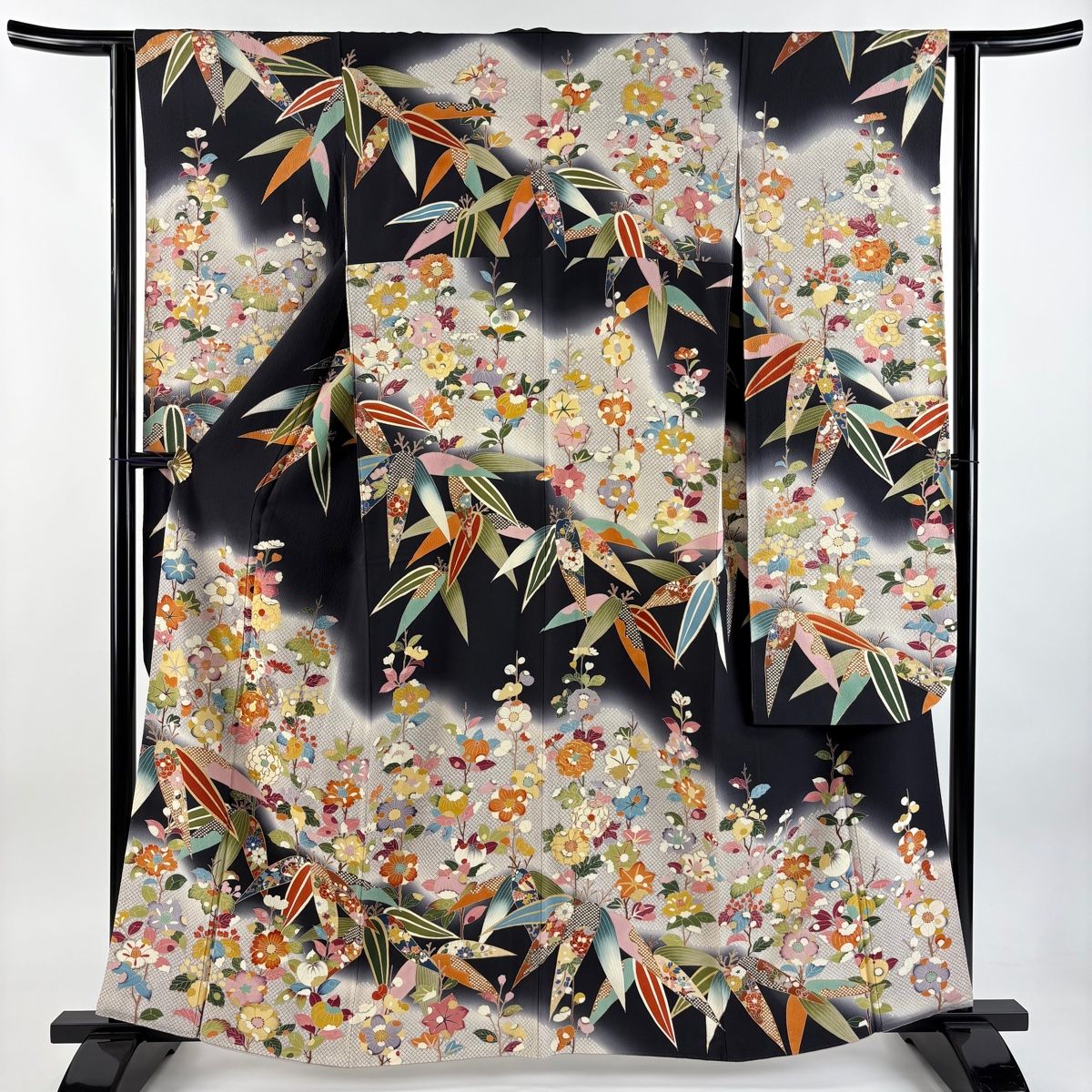 振袖 身丈160.5cm 裄丈62cm S 袷 枝梅 菊 金糸 刺繍 墨色 正絹