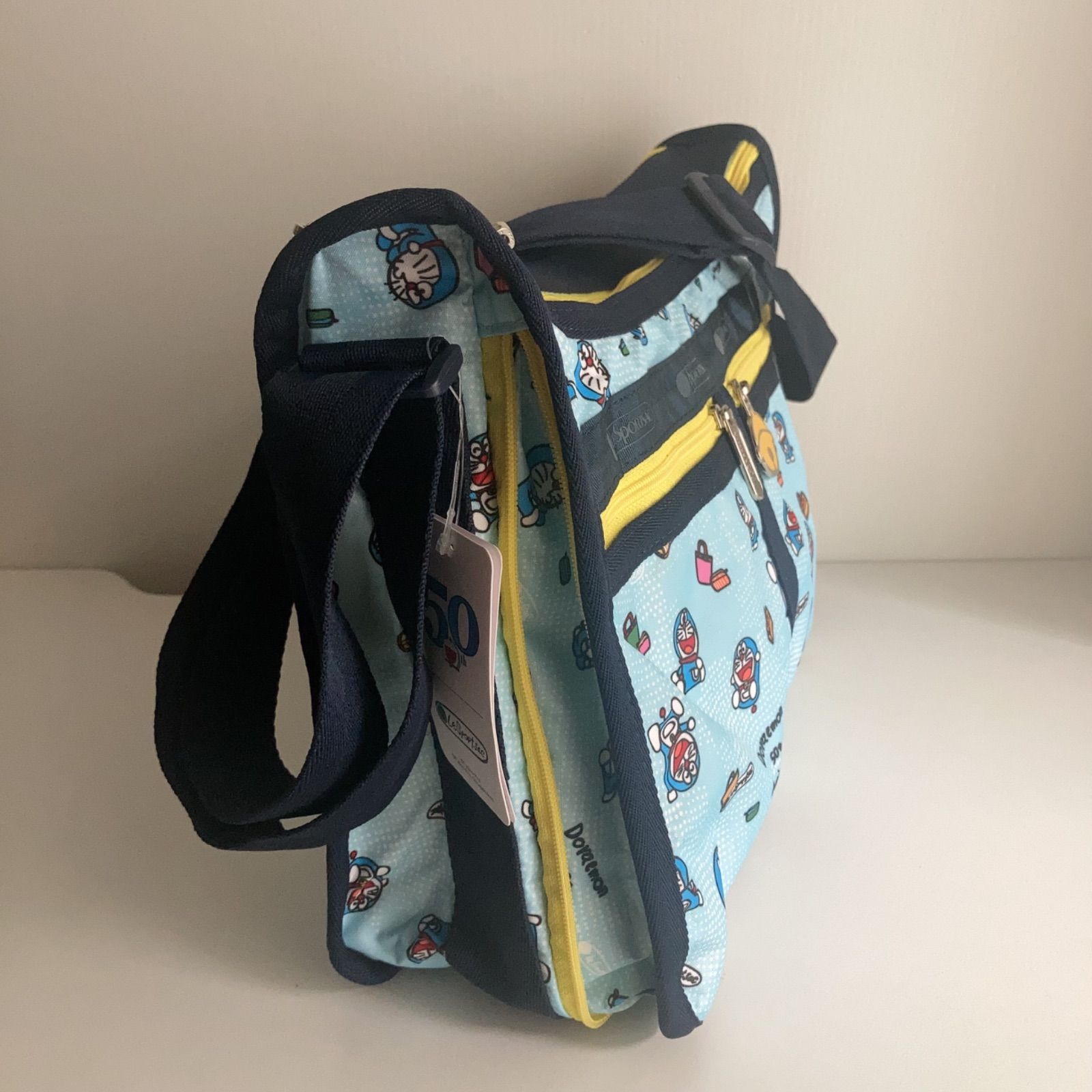 レスポートサック ドラえもん 50周年 ショルダーバッグ 7507 大容量 ポーチ付き 定番