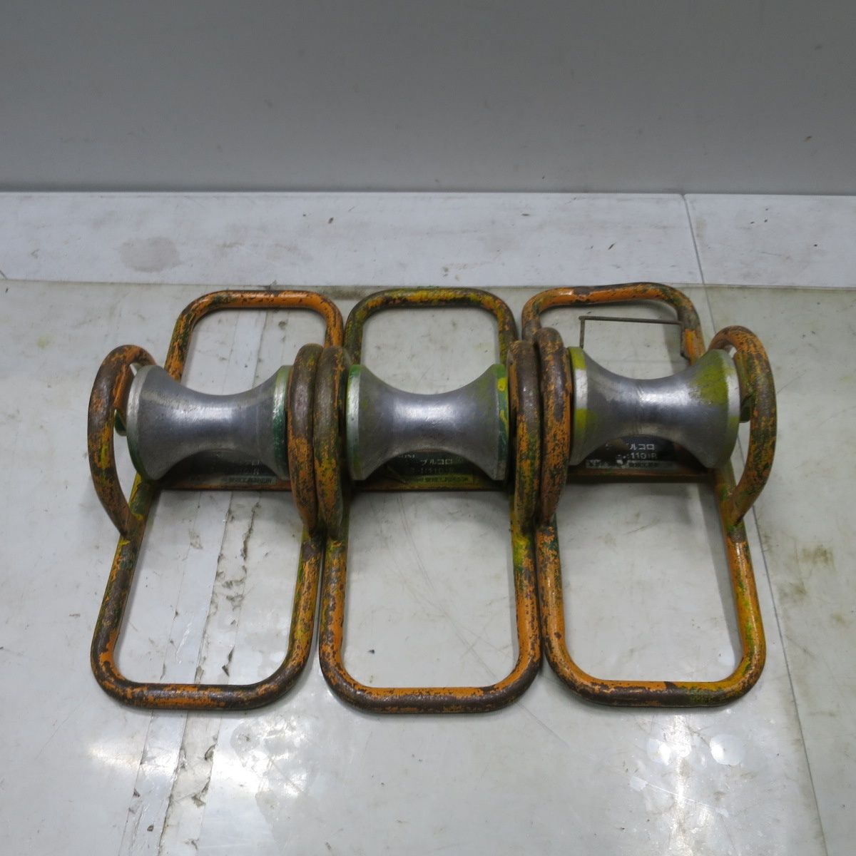 送料無料 3点まとめ売り◆SONE 曽根 ケーブル コロ SS-1 110 R 通線 電設 工事 電気 工事 工具 道具◆