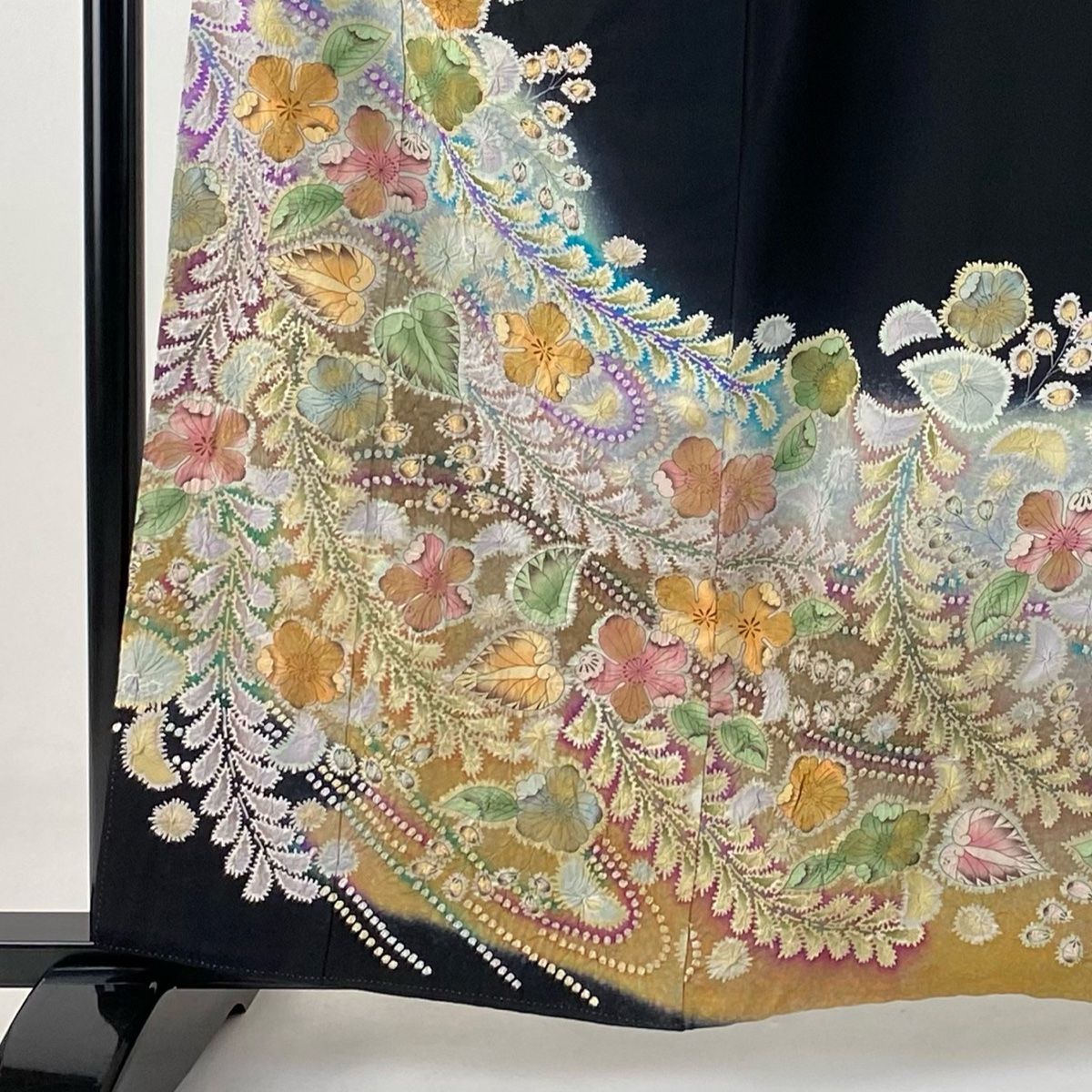 黒留袖 身丈160cm 裄丈67.5cm L 袷 落款 草花 金彩 絞り 黒 正絹 秀品