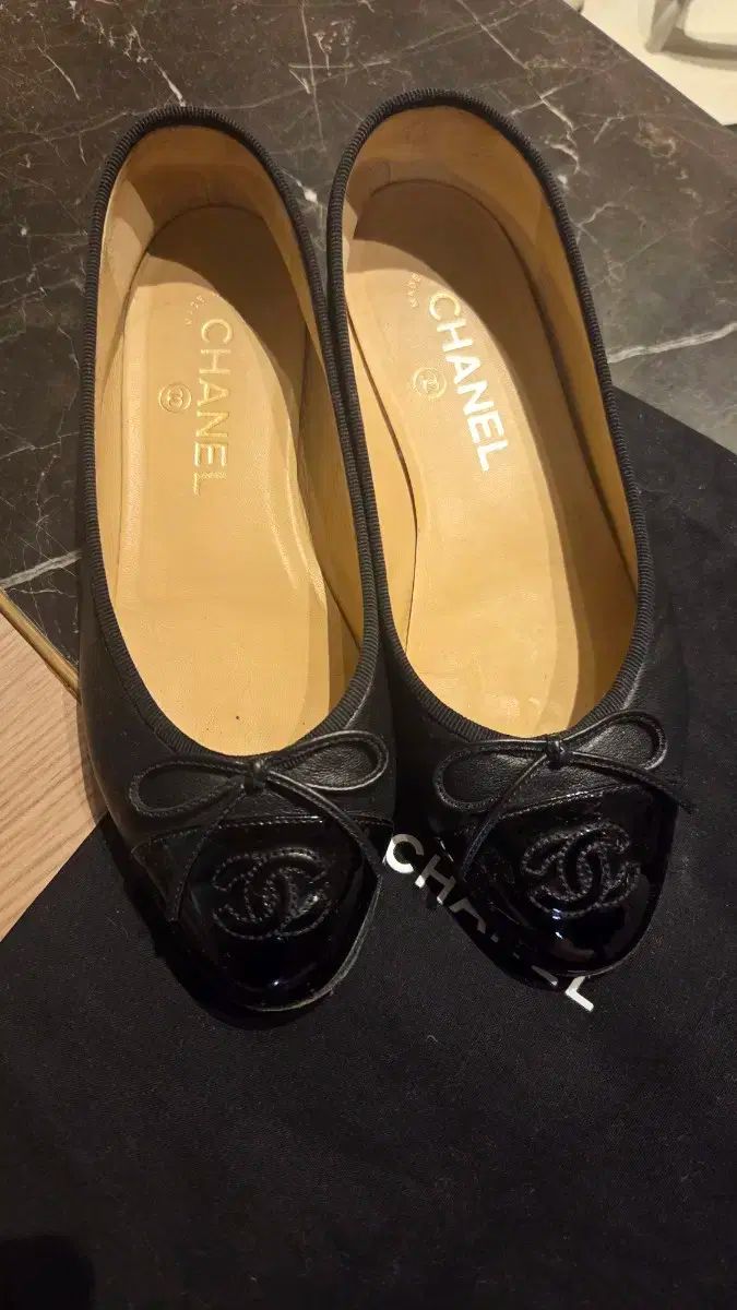 【上品に魅せる♪】CHANEL バレエ フラット 超美品】CHANEL フラットシューズ シルバー 36.5 バレエシューズ
