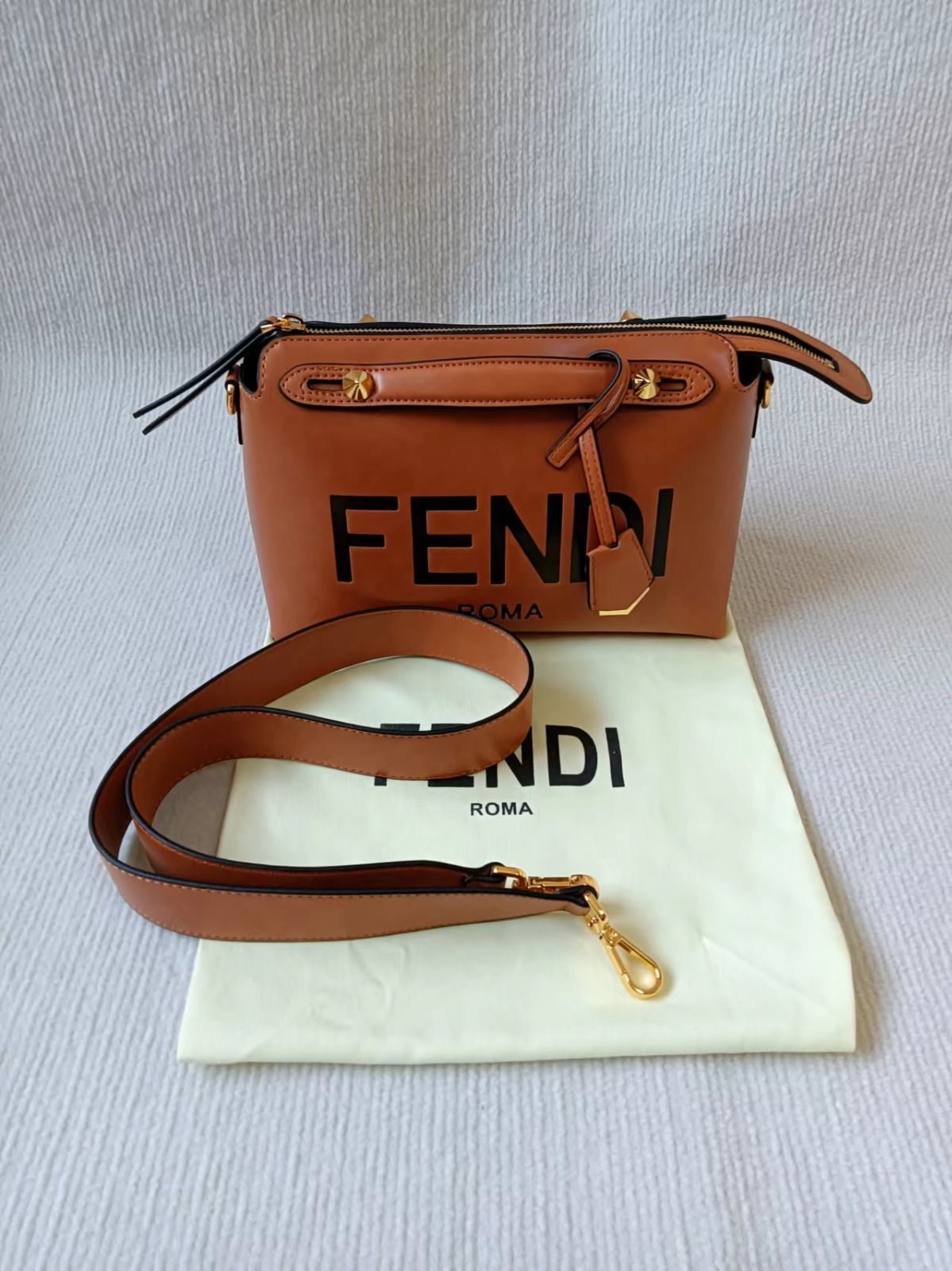 FENDI バイザウェイミディアムショルダーハンドバッグ