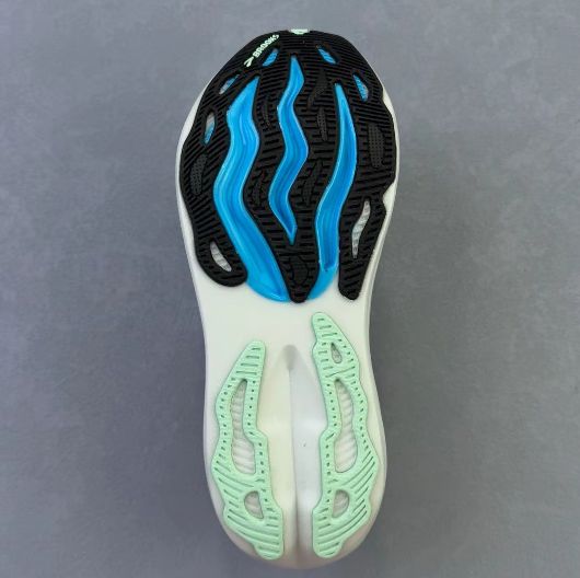 今季人気沸騰。 ブルックス マラソンシューズ 女性用ランニングシューズ メランジホワイト 1204361B166