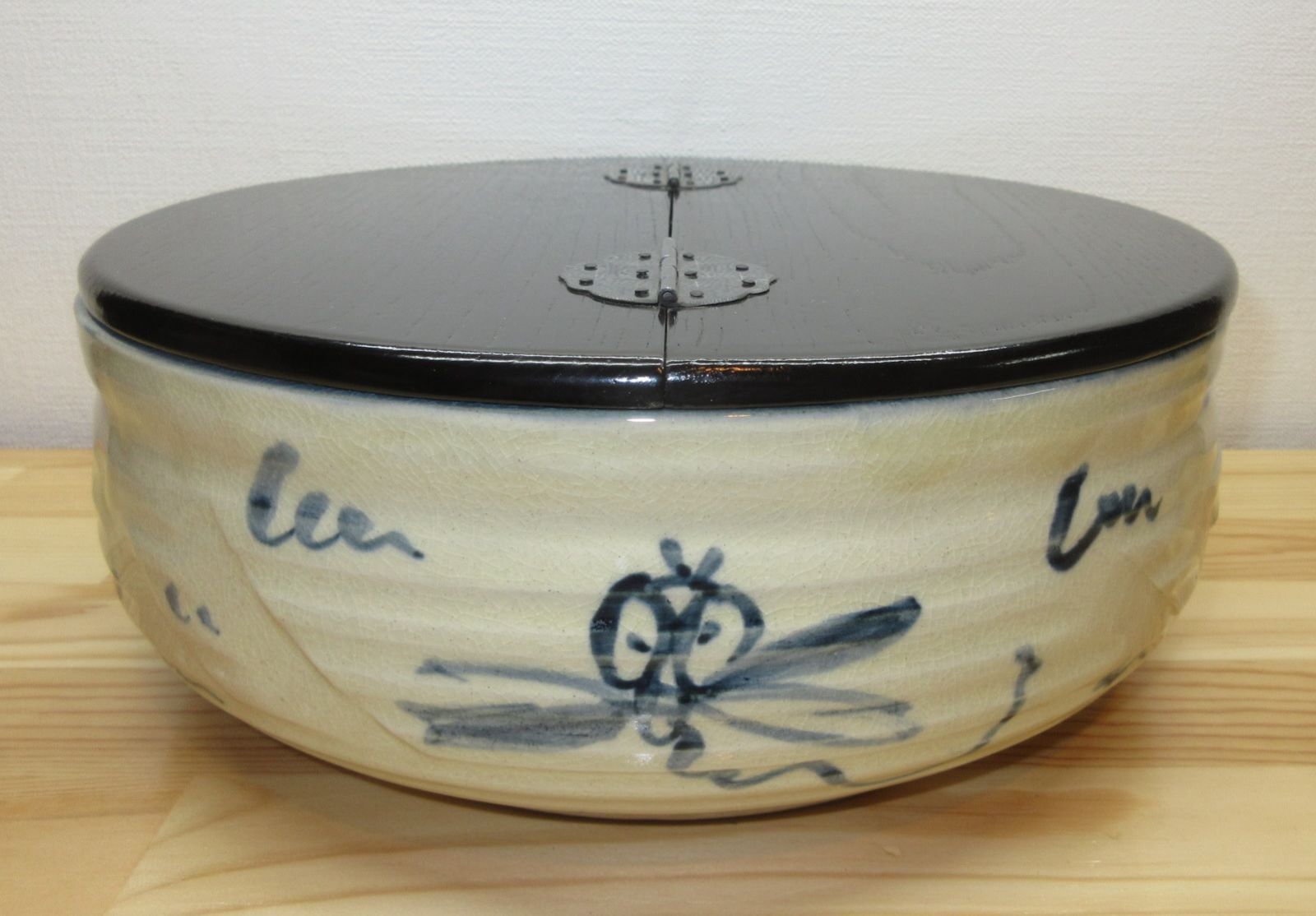 送料込【逢絢亭】茶道具 平水指 美濃焼 安南トンボ 割蓋付 加藤五陶 紙箱入り 逢絢亭】茶道具 平水指 美濃焼 安南トンボ 割蓋付 加藤五陶 紙箱