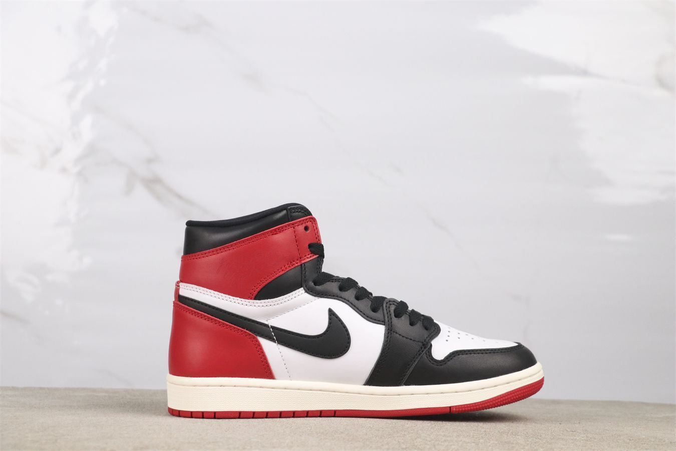 ナイキ エアジョーダン1 レトロ ハイ OG ブラックトゥリイマジンド DZ 5485-106