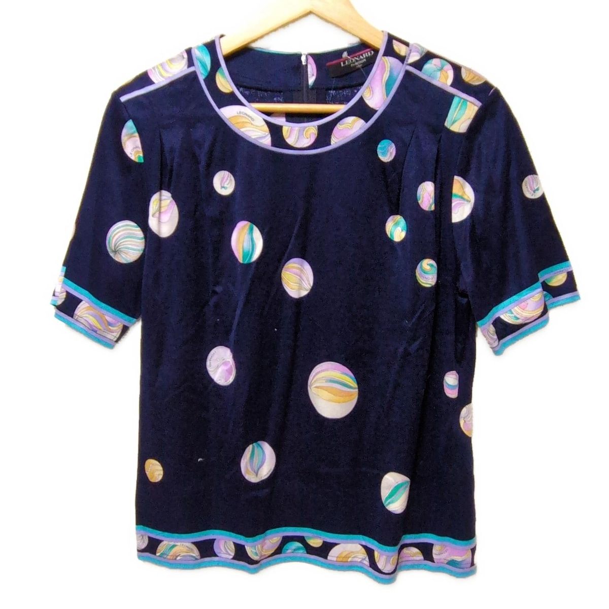 LEOMARD レオナール半袖Tシャツ(L) LEONARD（Tシャツ(半袖/袖なし)）のフリマアイテム一覧