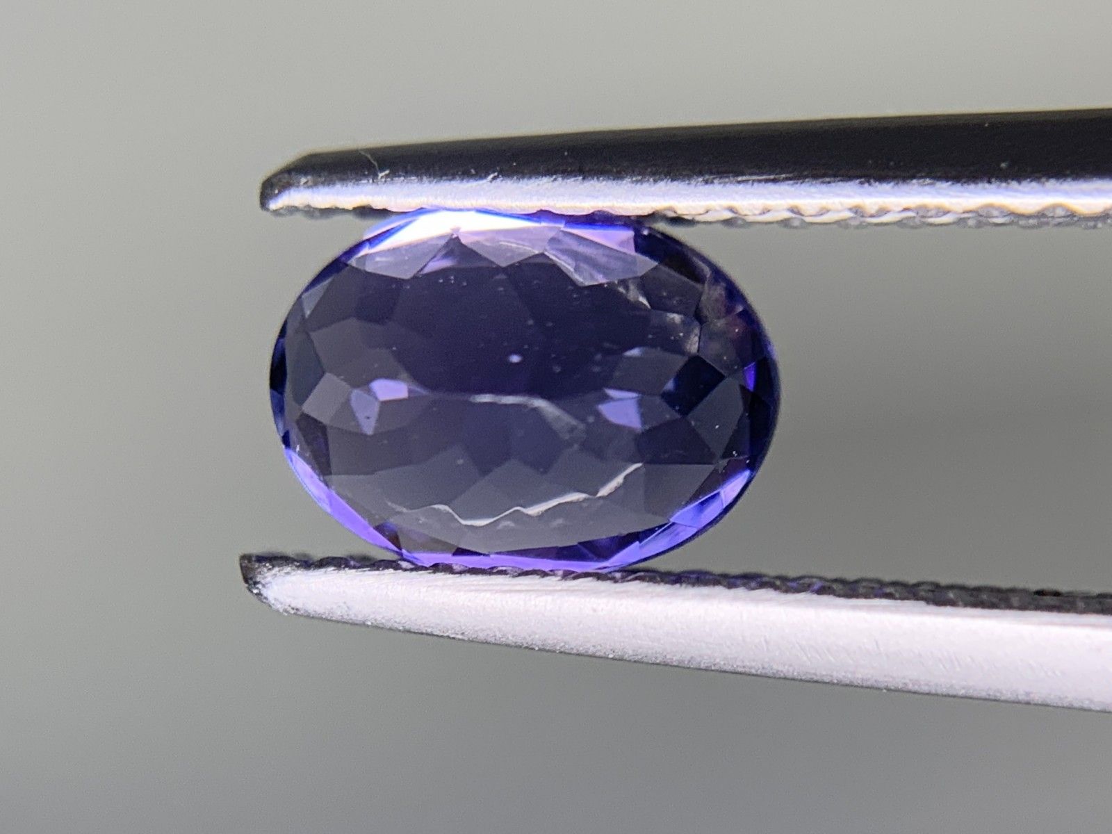 1.23ct 縦7.6㎜×横5.7㎜×高さ3.8㎜