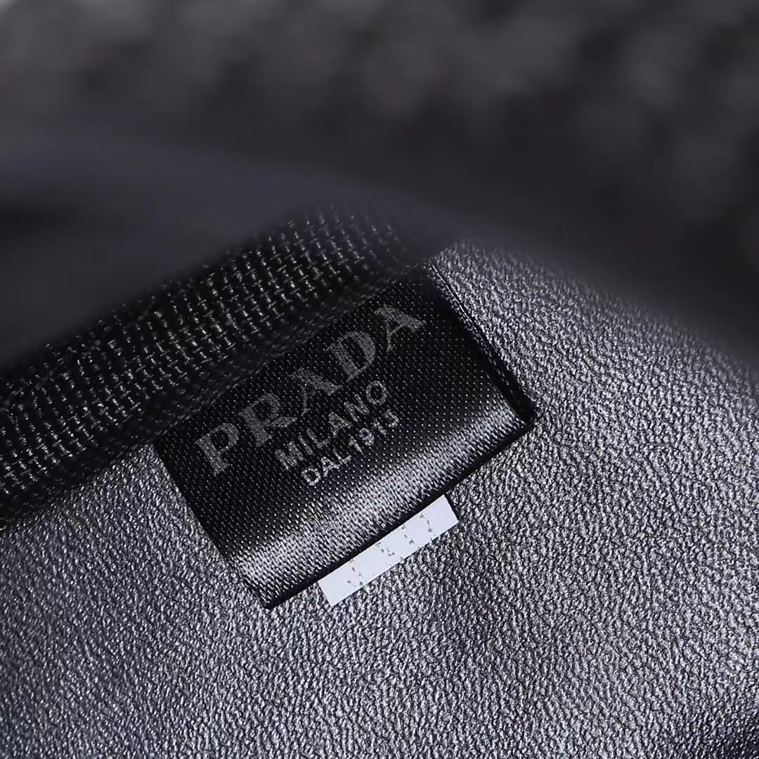 PRADA ショルダーバッグ｜