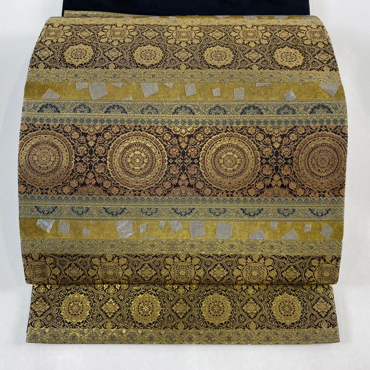 袋帯 美品 秀品 正倉院 段縞模様 華文 螺鈿箔 箔 黒 お太鼓柄