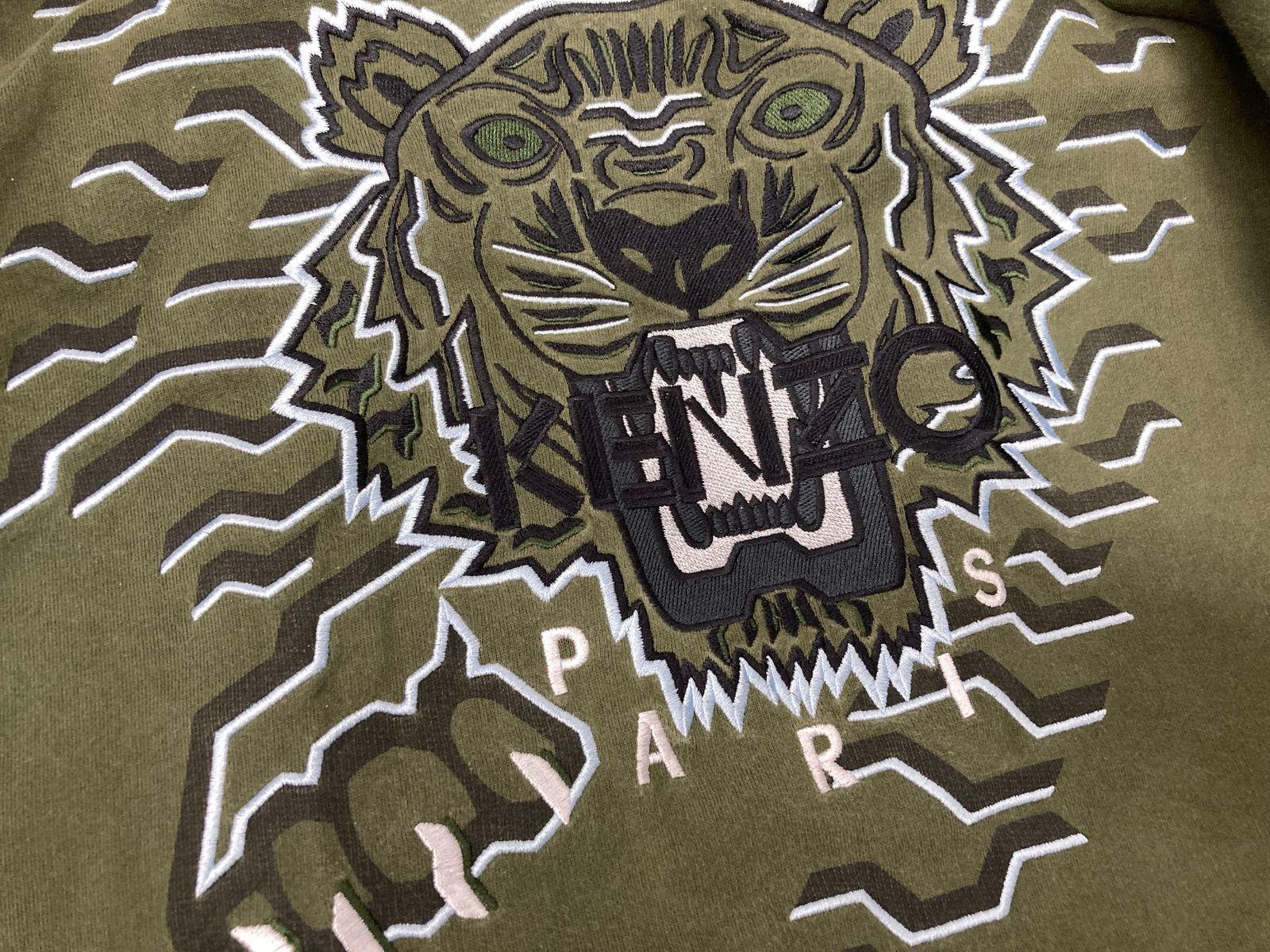 KENZO トラ刺繍 カーキトレーナー KENZO (ケンゾー) 虎モチーフ ロゴ 刺繍 スウェット スエット