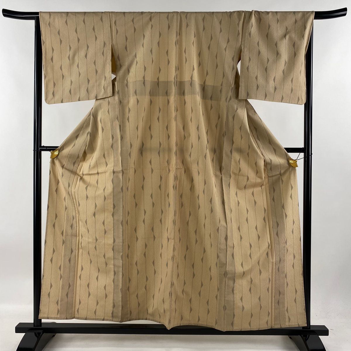 紬 身丈157cm 裄丈67cm M 単衣 縦縞 幾何学 薄茶色 正絹 名品