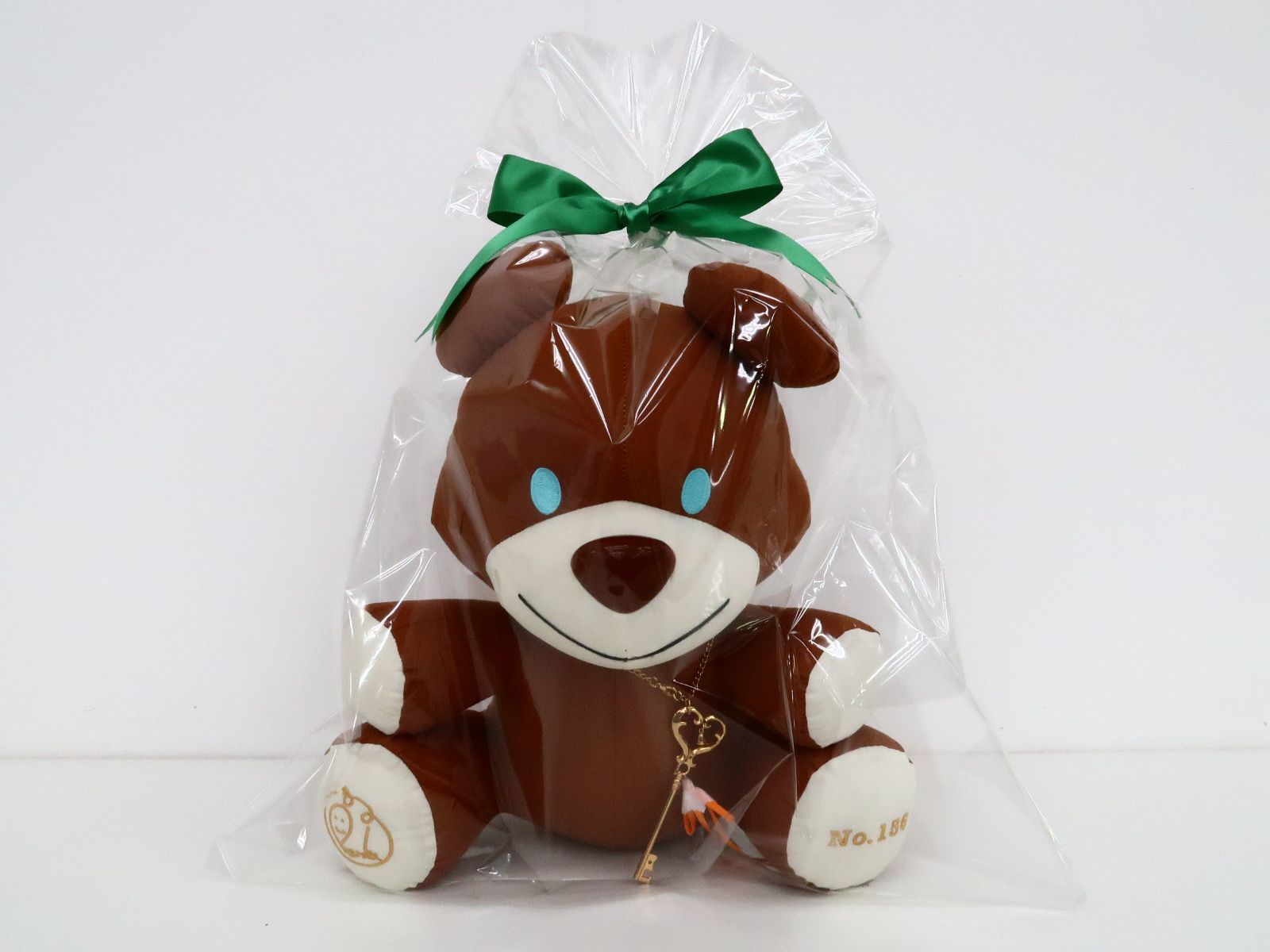 ぬいぐるみ　[美品] 鍵型ステッキチャーム＆虹いろクマクマぬいぐるみ 「マクロスF」 HAPPY 娘YEAR FESTIVAL マクロスF HAPPY 娘YEAR FESTIVAL 鍵型ステッキチャーム＆虹いろ