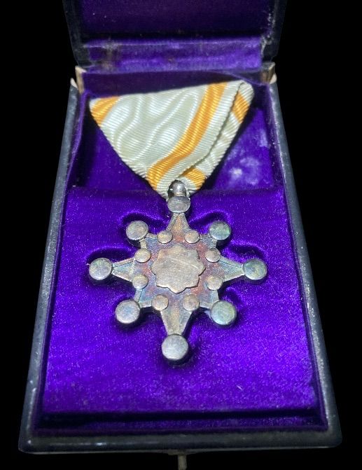 瑞宝章 勲章 昭和 レトロ アンティーク ケース付き 勲？等瑞宝章 勲章