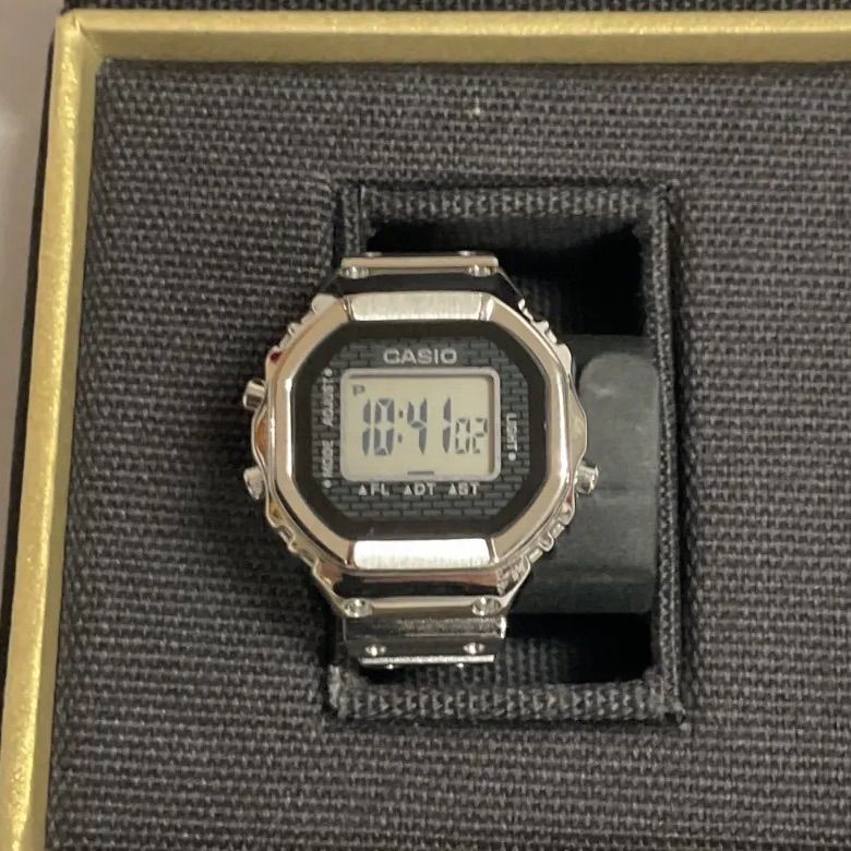 新品・未使用品 　CASIO 50周年記念リングウォッチ 　海外限定モデル CASIO 時計事業50周年を記念したリングウォッチが国内6月20日に