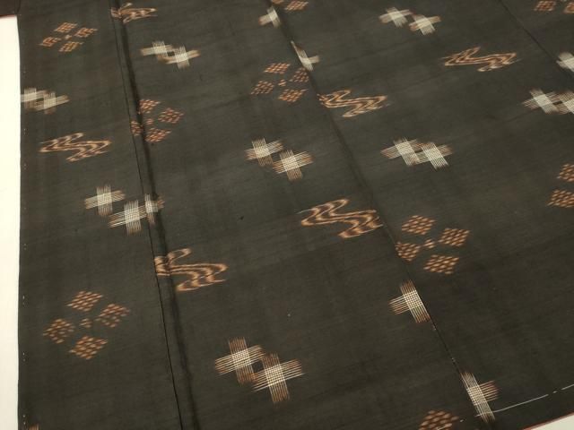 平和屋着物○国指定重要無形文化財 本場久米島紬 手織 正絹 逸品 未  