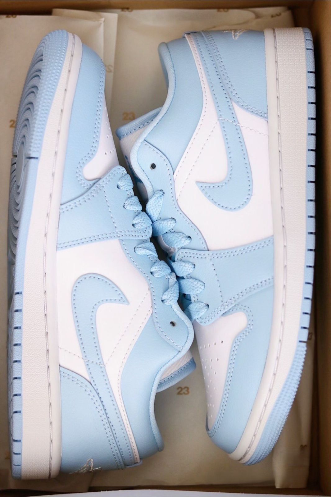 大特価?新品 未使用 Nike Air Jordan 1low aluminum aj1