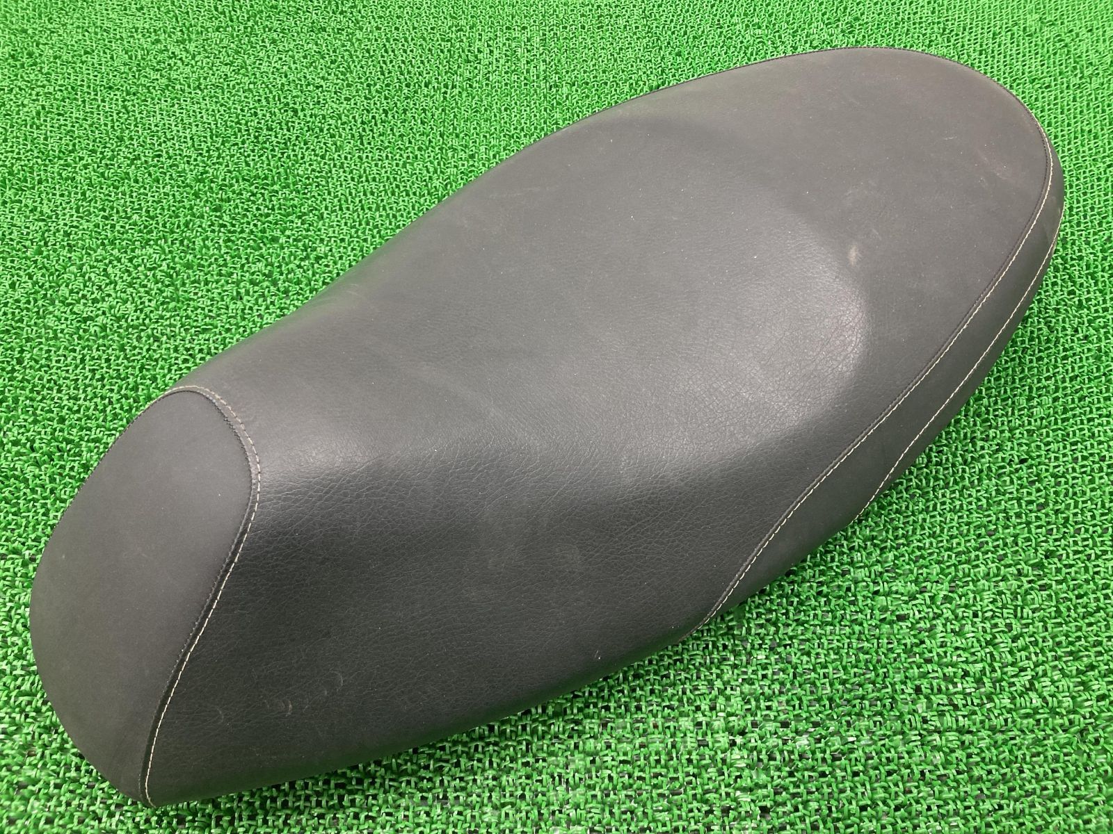シグナスX125 シート ヤマハ 純正 中古 バイク 部品 SEA5J SED8J 4型 5型 ノーマルシート 破れ無し 車検 Genuine