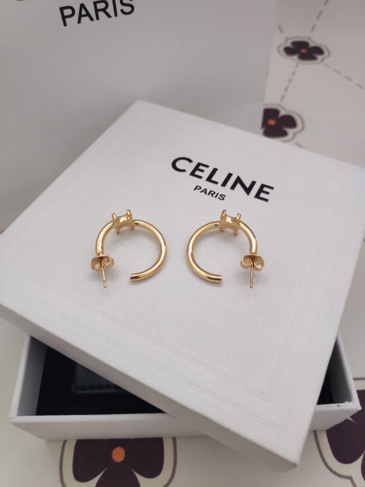 素敵✨セリーヌ ピアス トリオンフ アシンメトリックフープ ピアス  