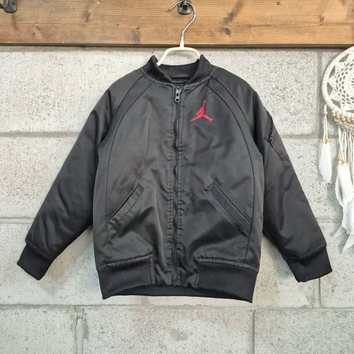 トゥイーン ジョーダン MA-1ジャンパー