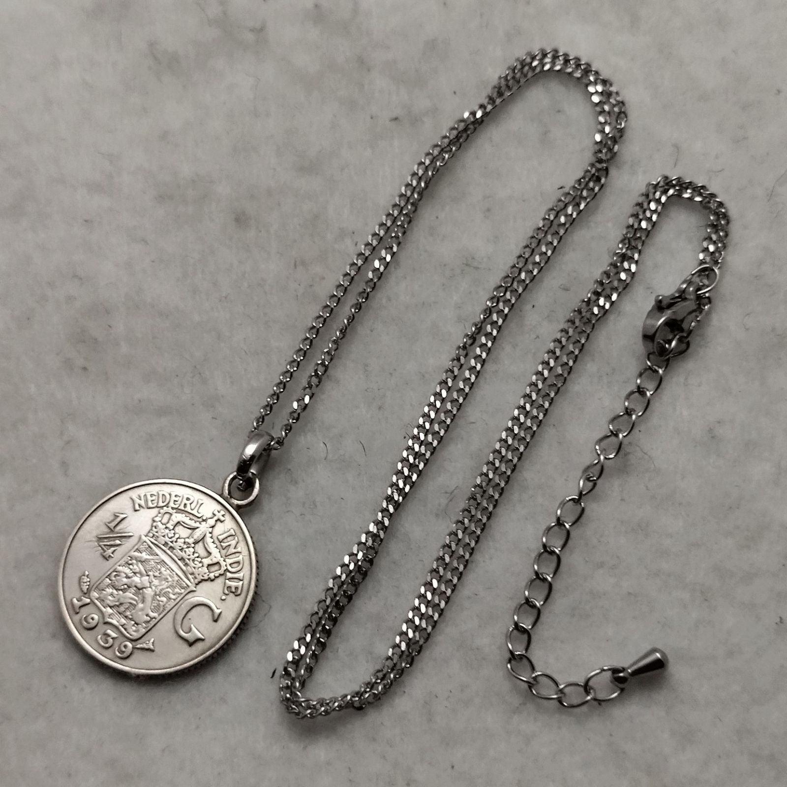 銀貨 オランダ領東インドのコインネックレス 着けっ放しOK ギンザタナカ」のコインネックレス。