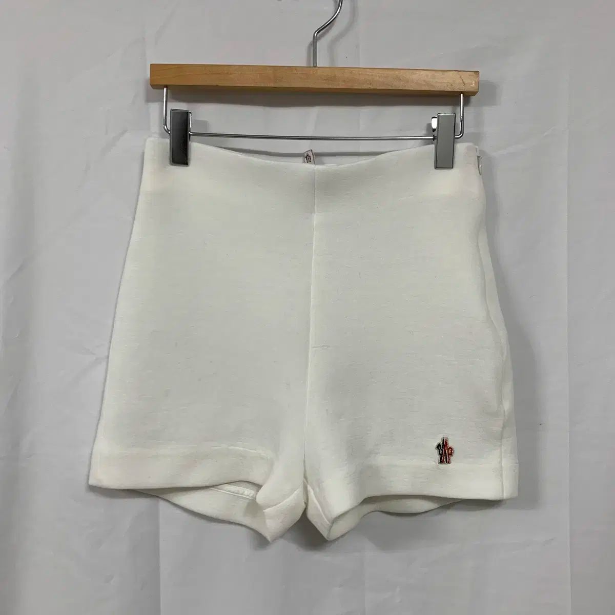 22SS【未使用】モンクレール シルク100% ショートパンツ レディース MONCLER(モンクレール) 綿 ショートパンツ - メルカリ