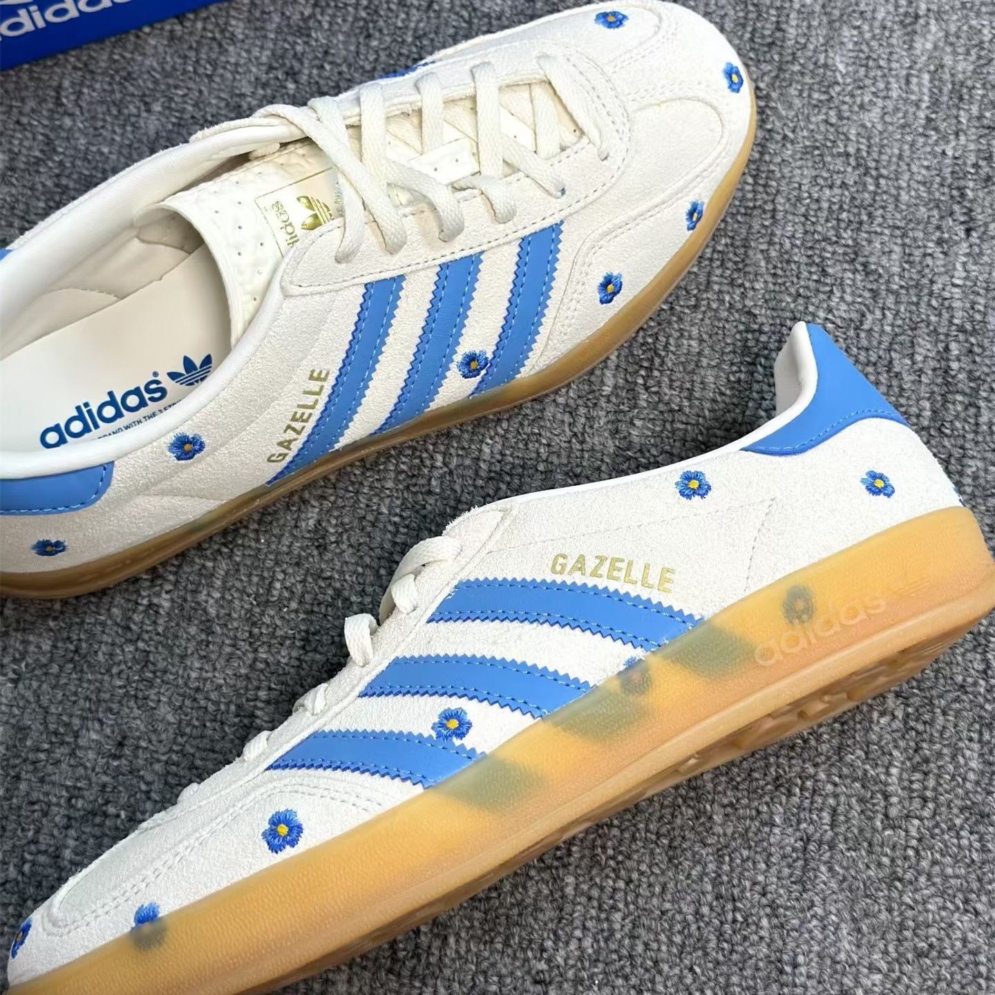 adidas Samba gazelle indoor アディダス サンバ スニーカー ホワイトブルーの小さな花スニーカー