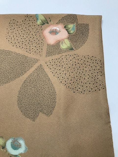 中古】Lサイズ 正絹 コート 黄ベージュ色地に椿模様 道行 - メルカリ 