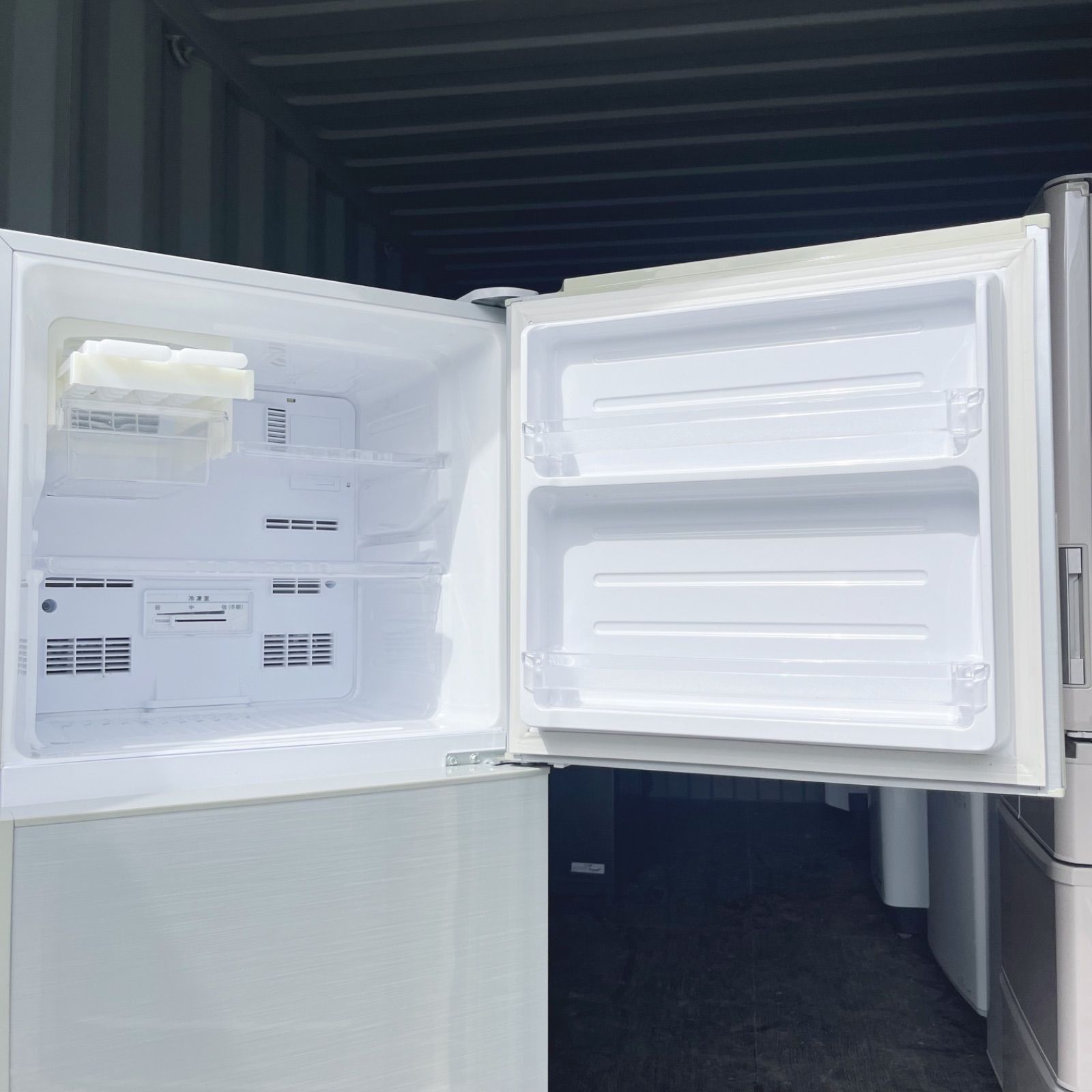 139取付無料！SHARP大きめ225L！スタイリッシュシルバー冷蔵庫 - メルカリ