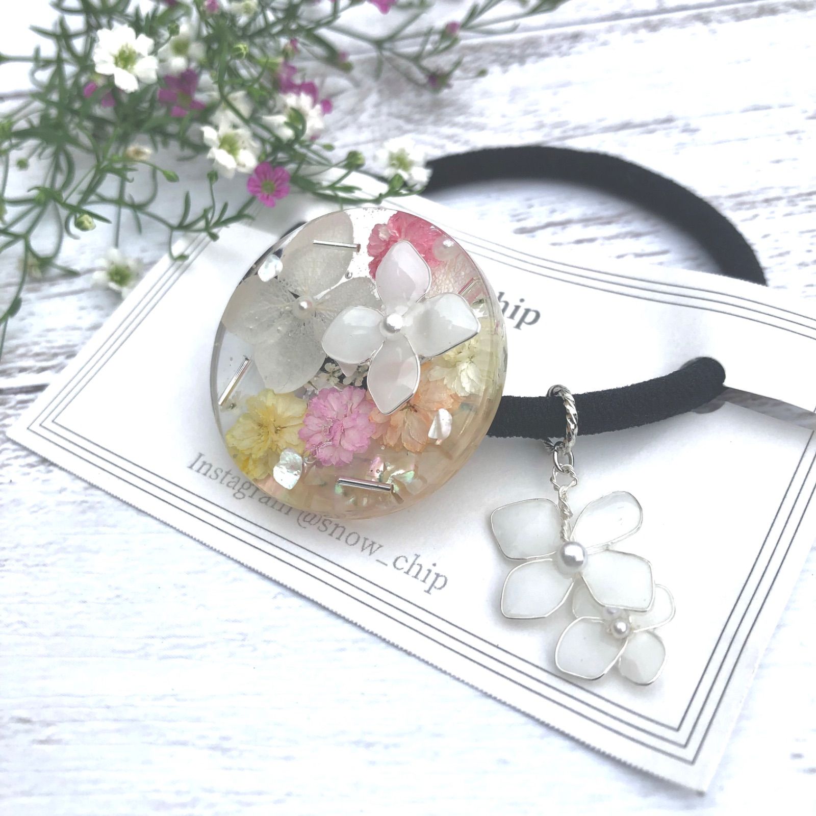 イチョウ舞うハリネズミさんラウンドレジンヘアゴム