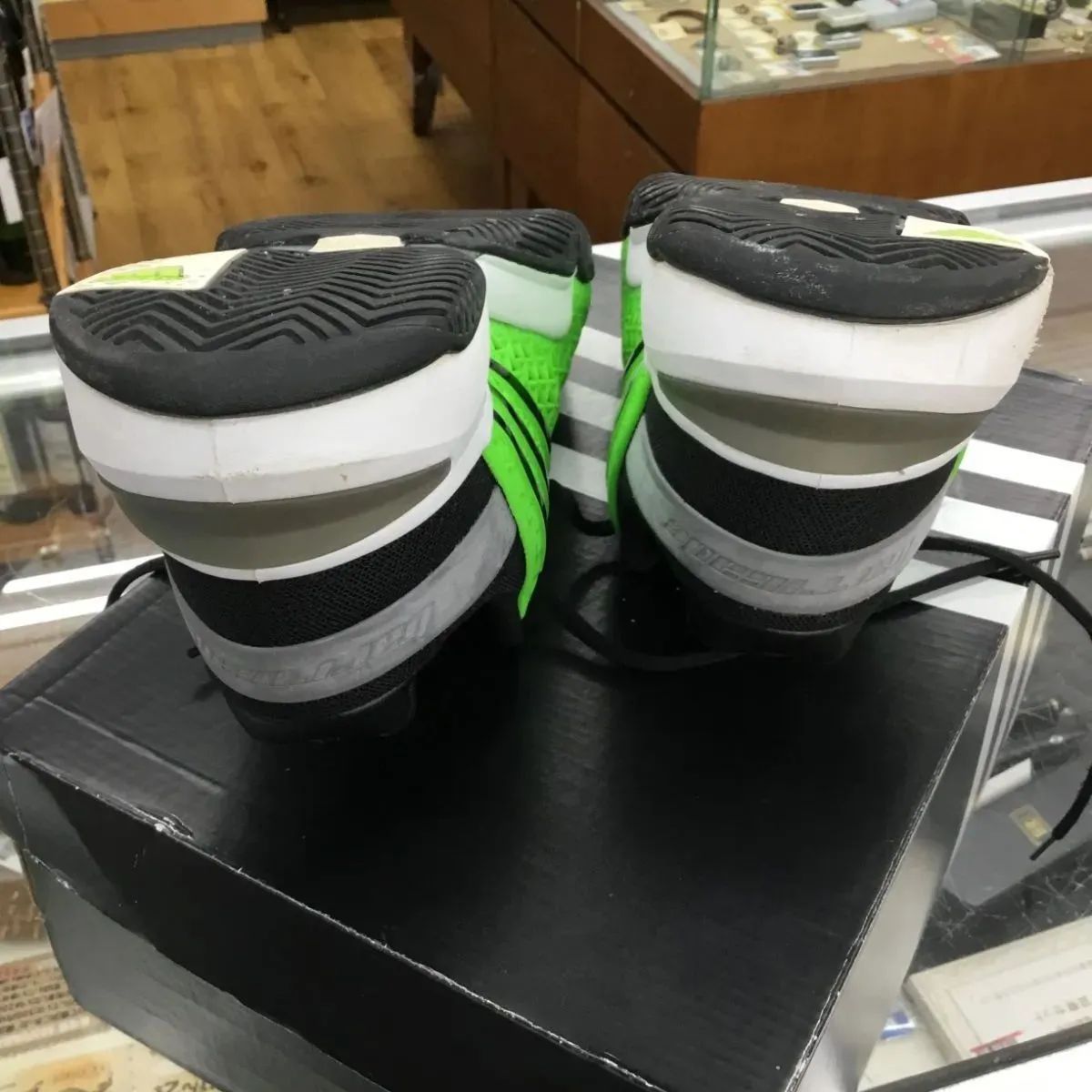 中古 テニスシューズ アディダス adidas バリケード8plus 25.5